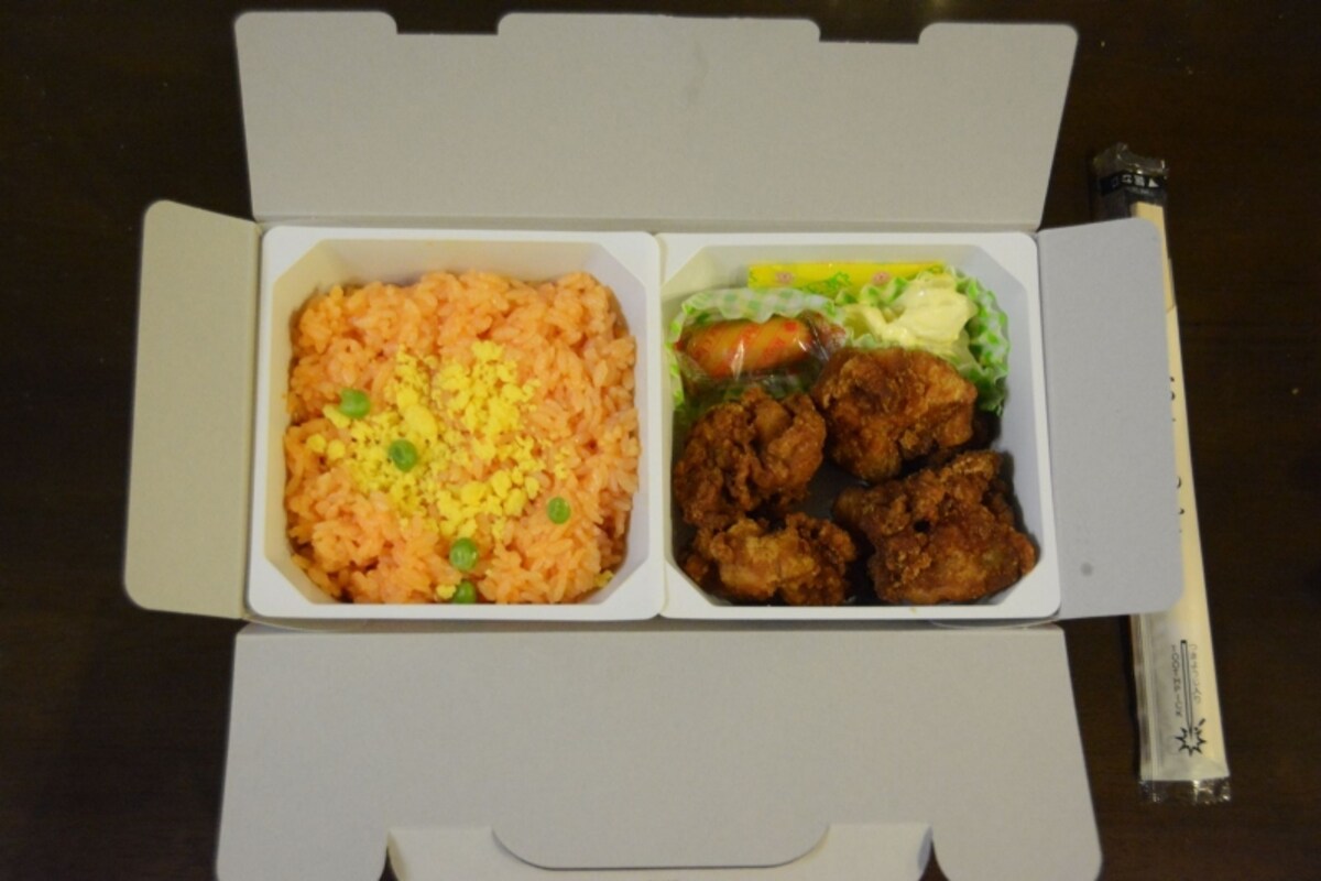 チキン弁当の中身