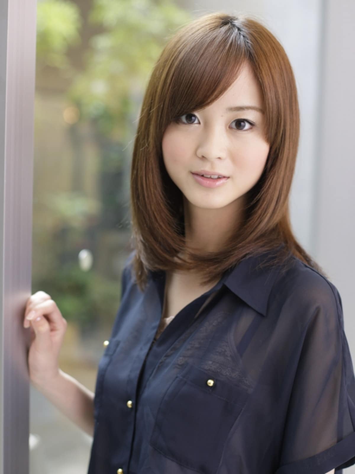 ナチュラルなミディアムロブヘア！モテる髪型の王道ヘアアレンジ