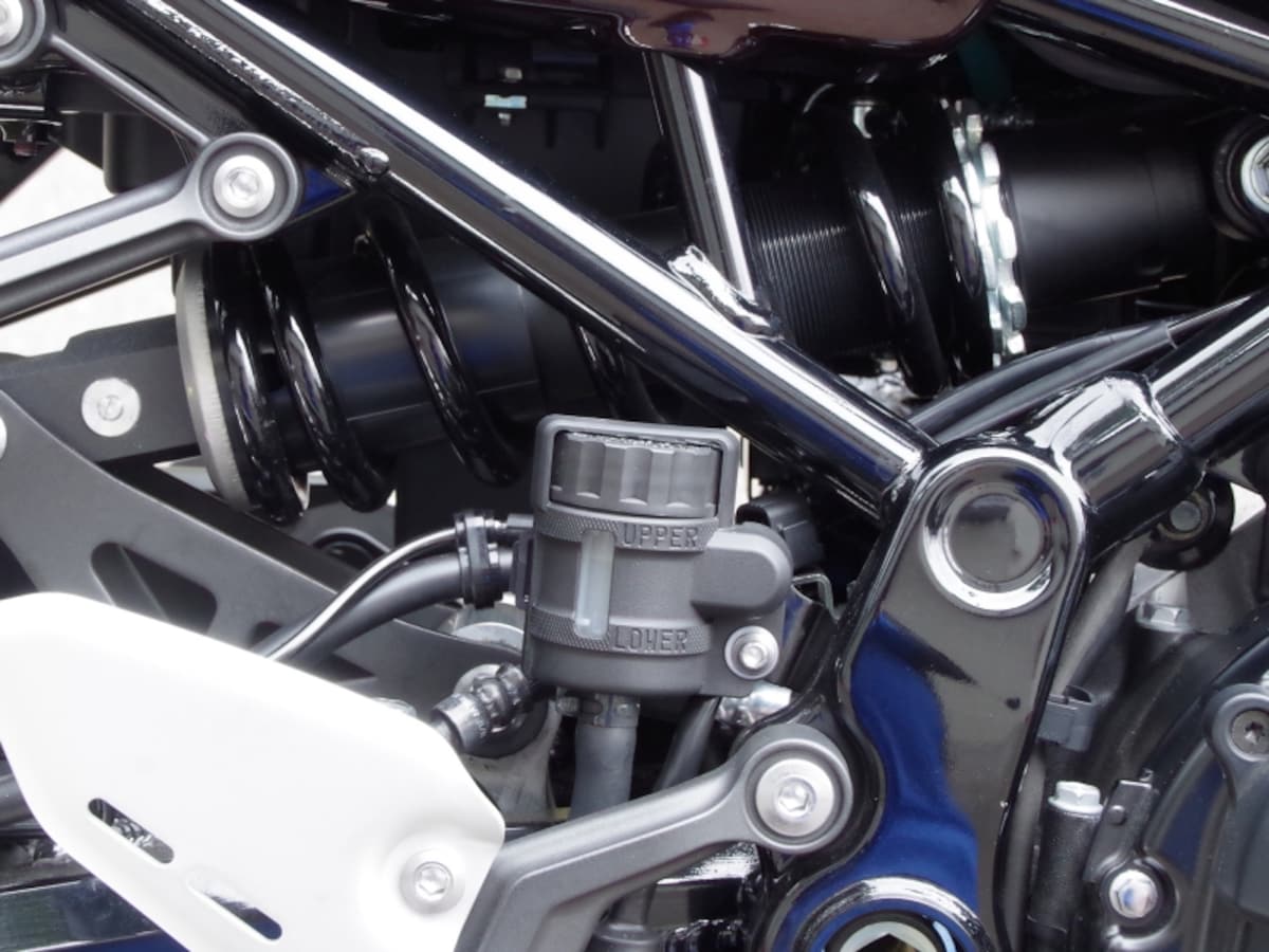 Z900RSのリアサスペンション　ストリーク量が大きく乗り心地も良い