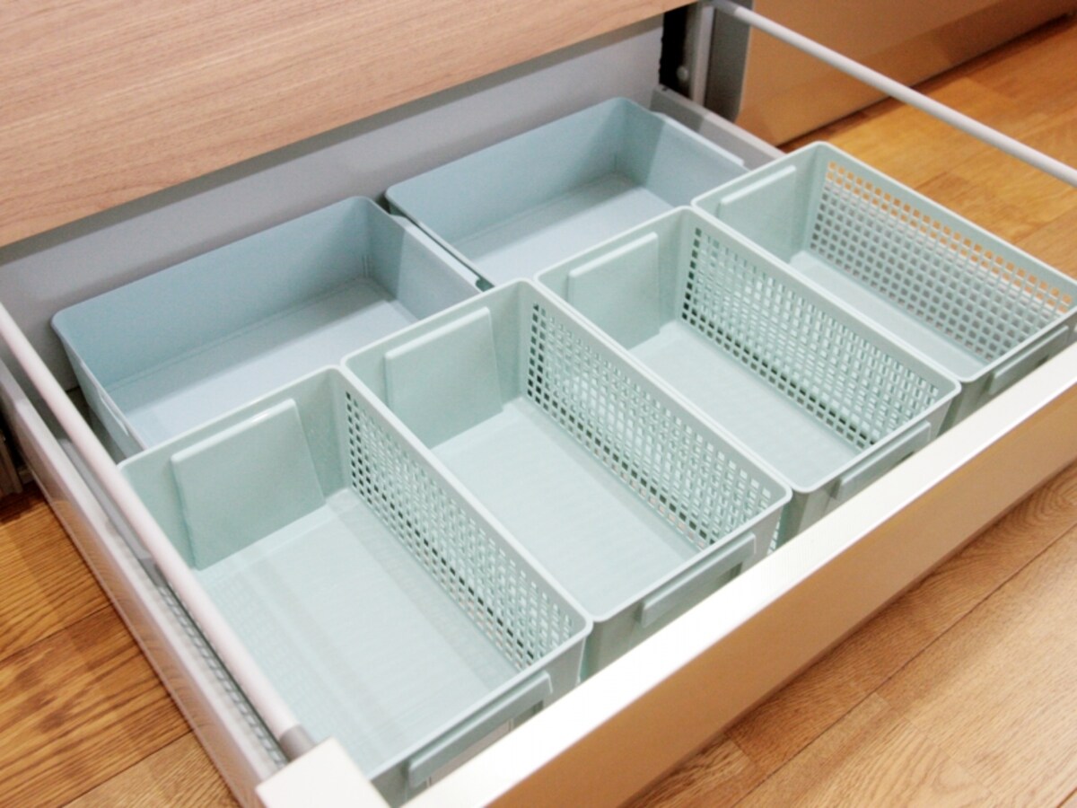 100均収納でシステムキッチンを整理
