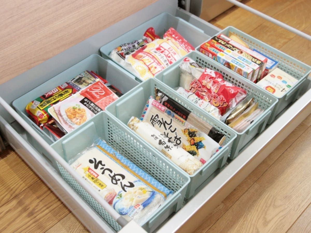 100均収納でシステムキッチンを整理