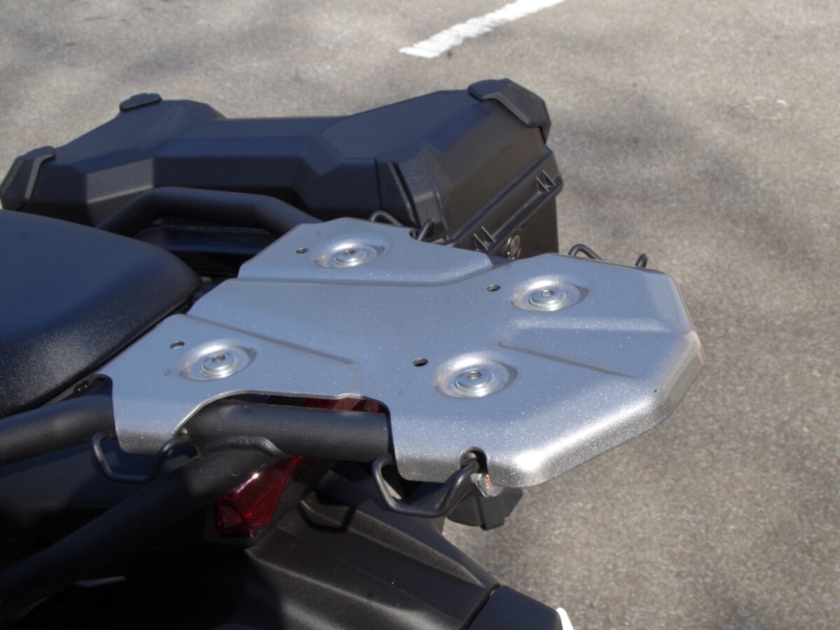 ヴェルシスX250のリアキャリアは穴をもう少し増やすなど汎用性を考えて欲しかった