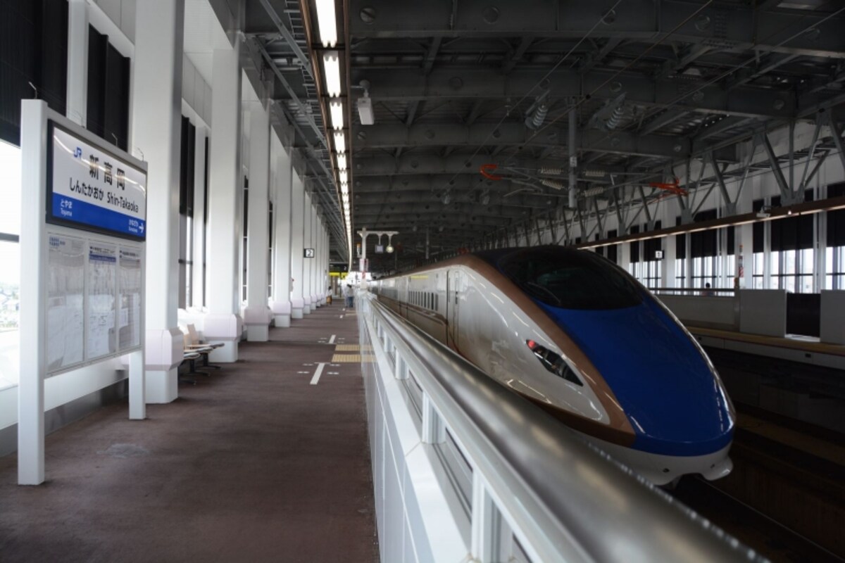 北陸新幹線新高岡駅
