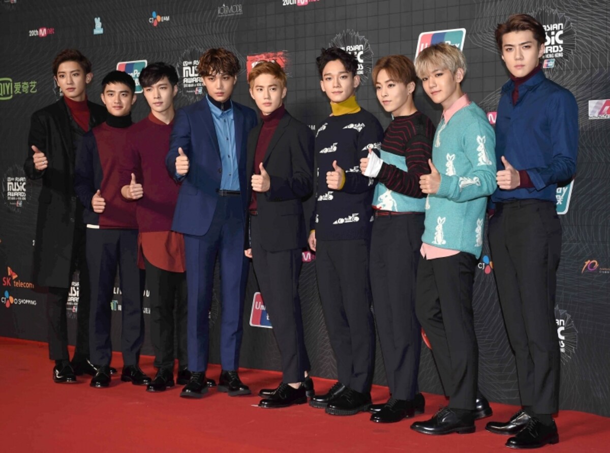 EXOのメンバー。左から、チャニョル（チャンヨル）、D.O.（ディオ）、レイ、カイ、スホ、チェン、シウミン、ベッキョン（ベクヒョン）、セフン 写真：アフロ