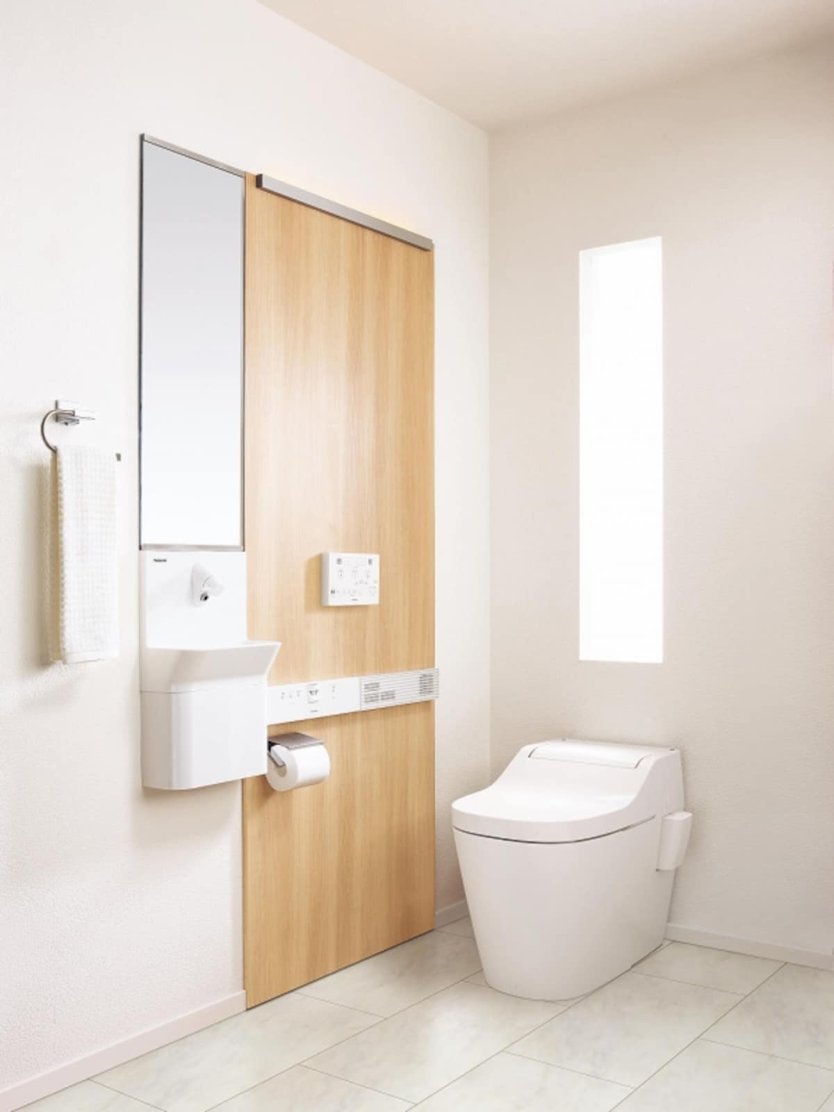 夜間に使用する際など。トイレの温度差にも配慮を。壁面から空間を温めることが可能な商品も。[アラウーノSII ウーノス]　パナソニック エコソリューションズ　http://sumai.panasonic.jp/