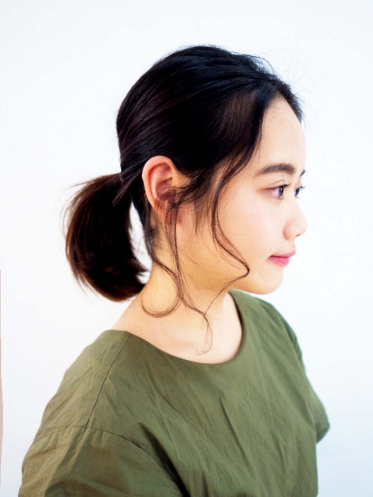 鏡で確認しながらニュアンスをつける【寝ぐせOKの簡単ターバンアレンジボブ】