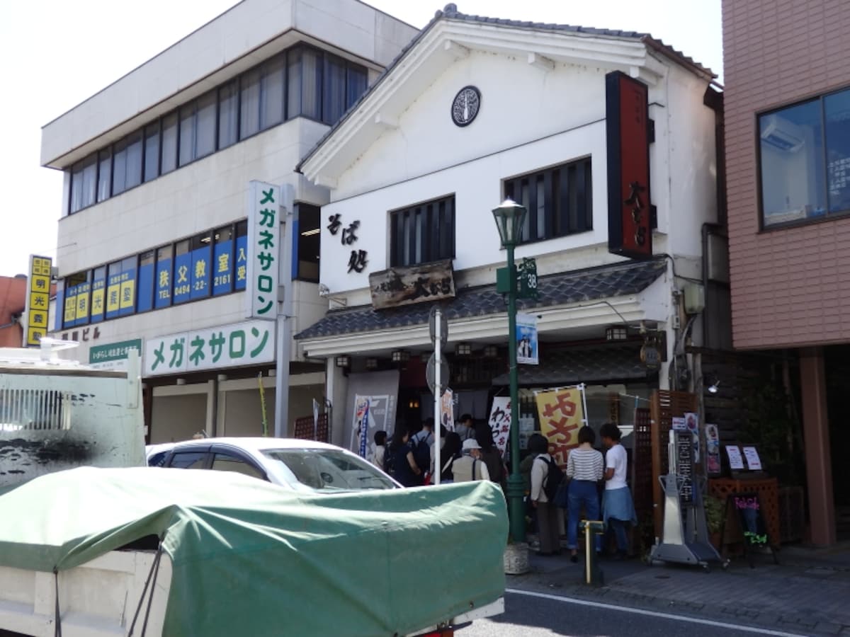 1897年創業の老舗そば屋、大むらの外観
