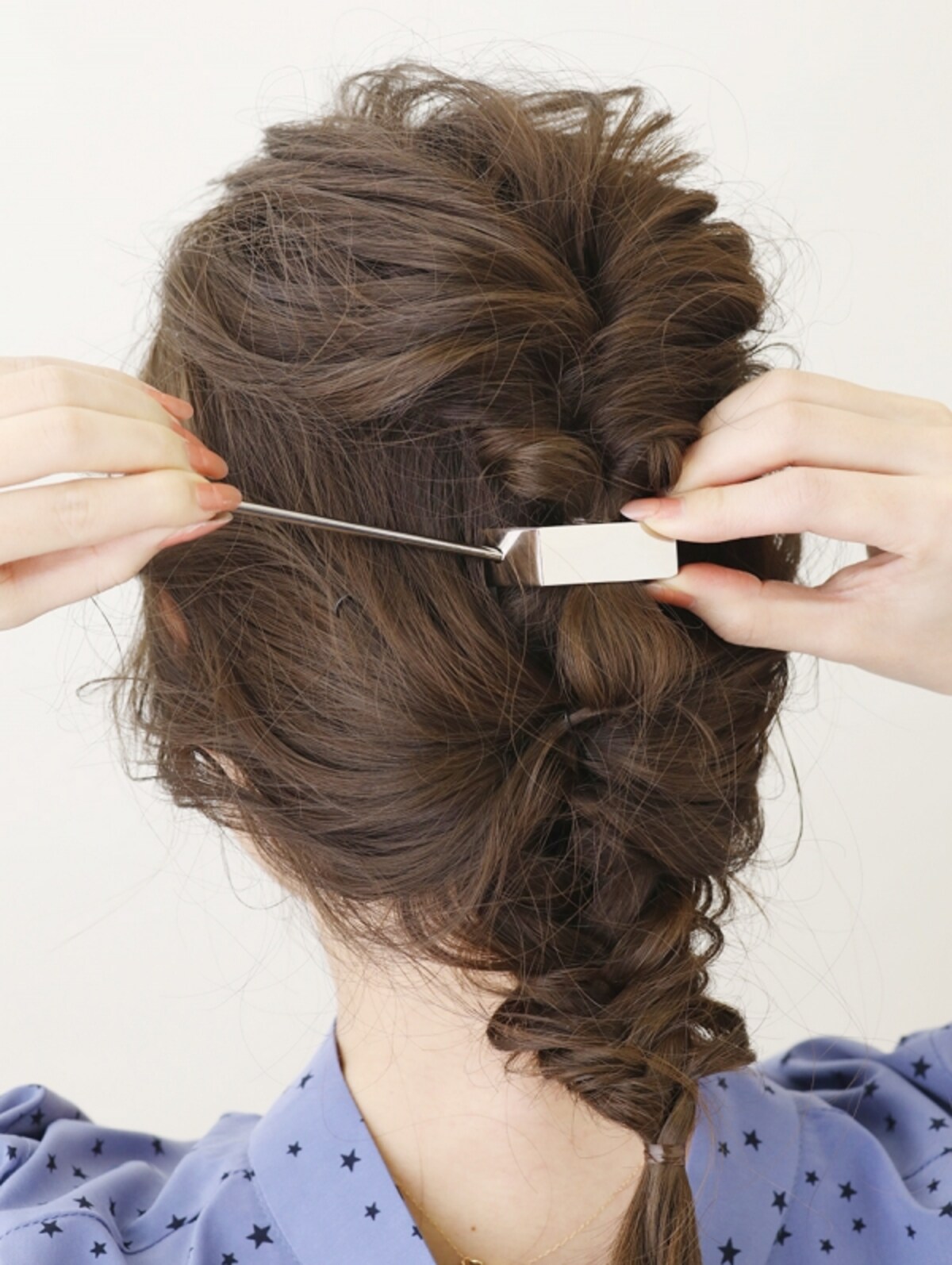 ヘアアクセサリーを飾る【フィッシュボーンアレンジ】