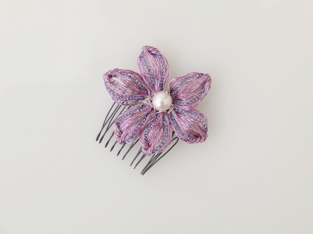 花びらの形をしたワイヤーヘアアクセ