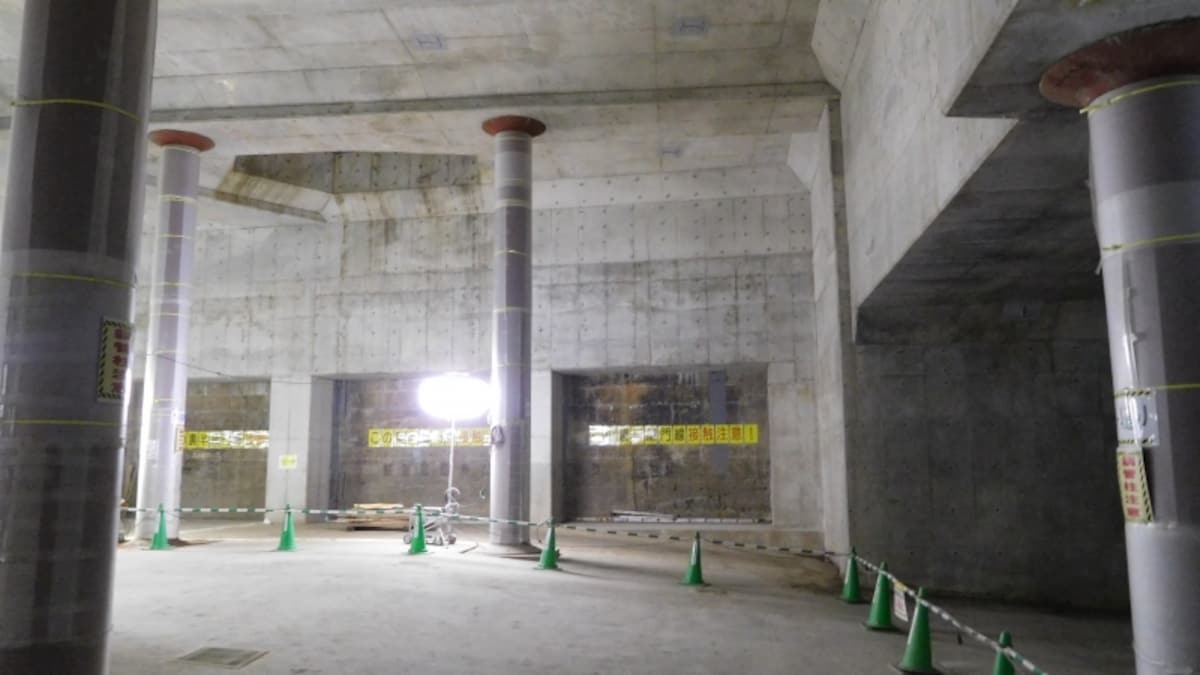 工事中の東口地下広場