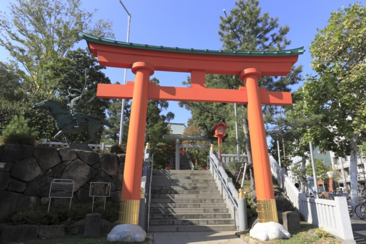 神社＆パワースポットで金運の“底上げ”