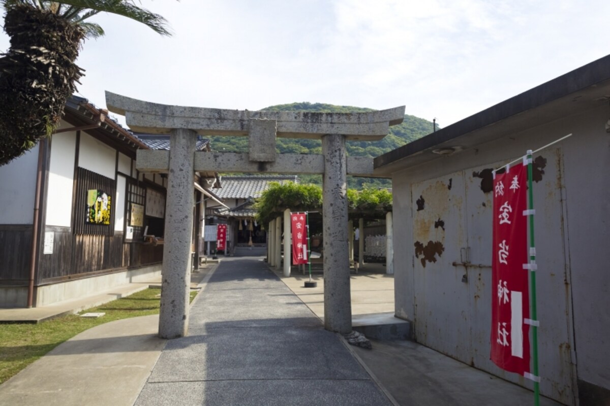 宝島に建つ「宝当神社」