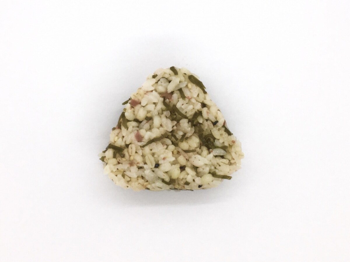 もち麦もっちり！ 梅こんぶおむすび 税込120円