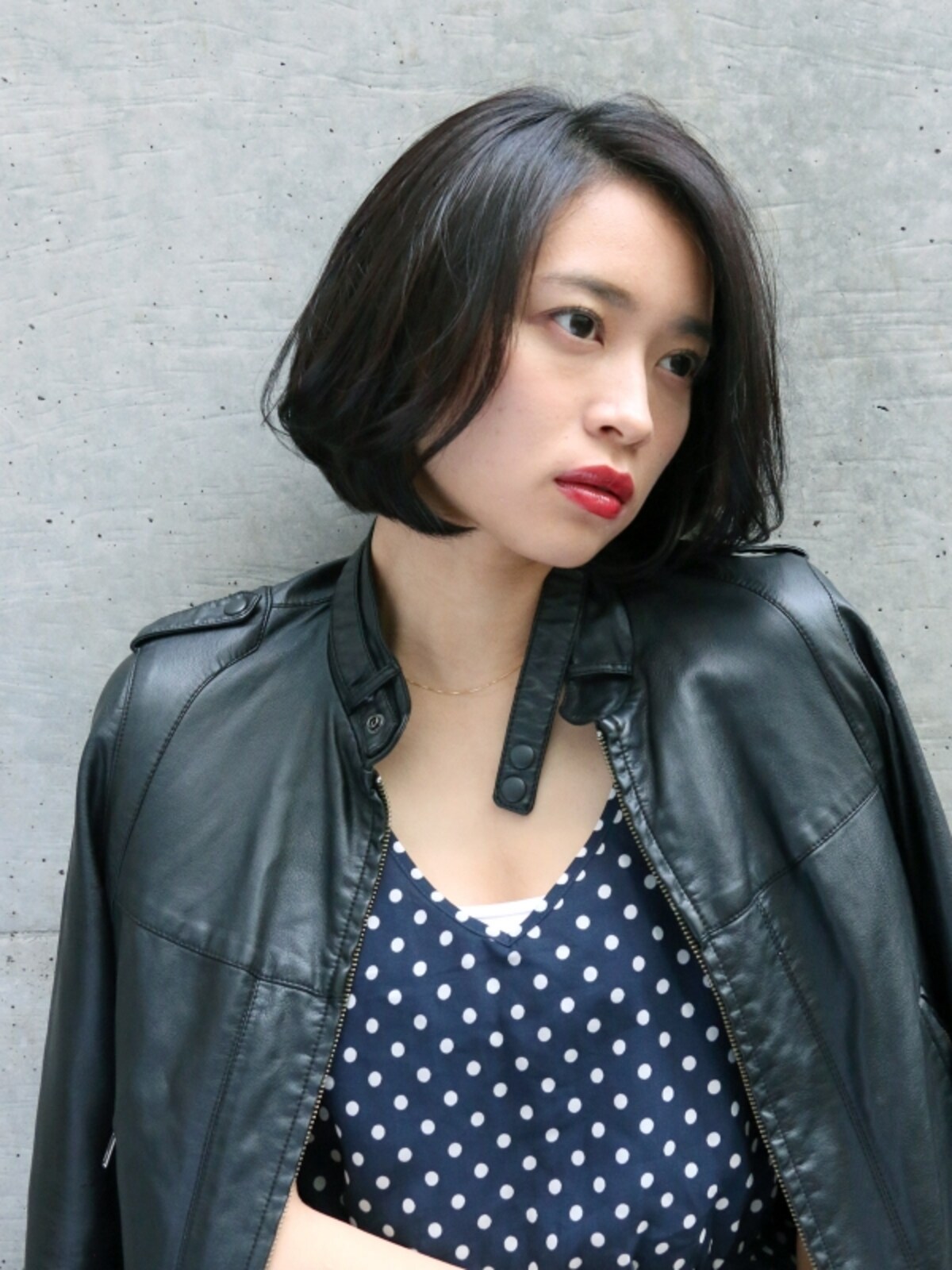 黒髪ボブの「重い」印象をゆるヘアパーマで解消！