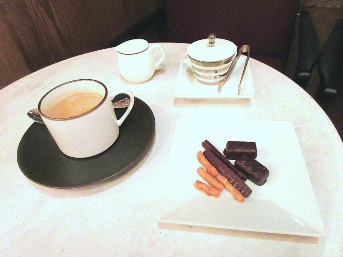 帝国ホテル 東京 嘉門 コーヒーと小菓子