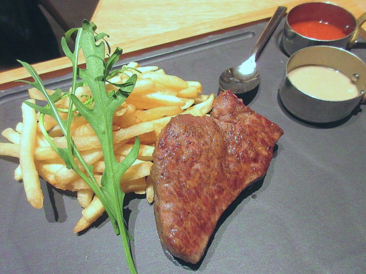 サザンタワーダイニング 熊本県産あか牛ロース肉の鉄板焼