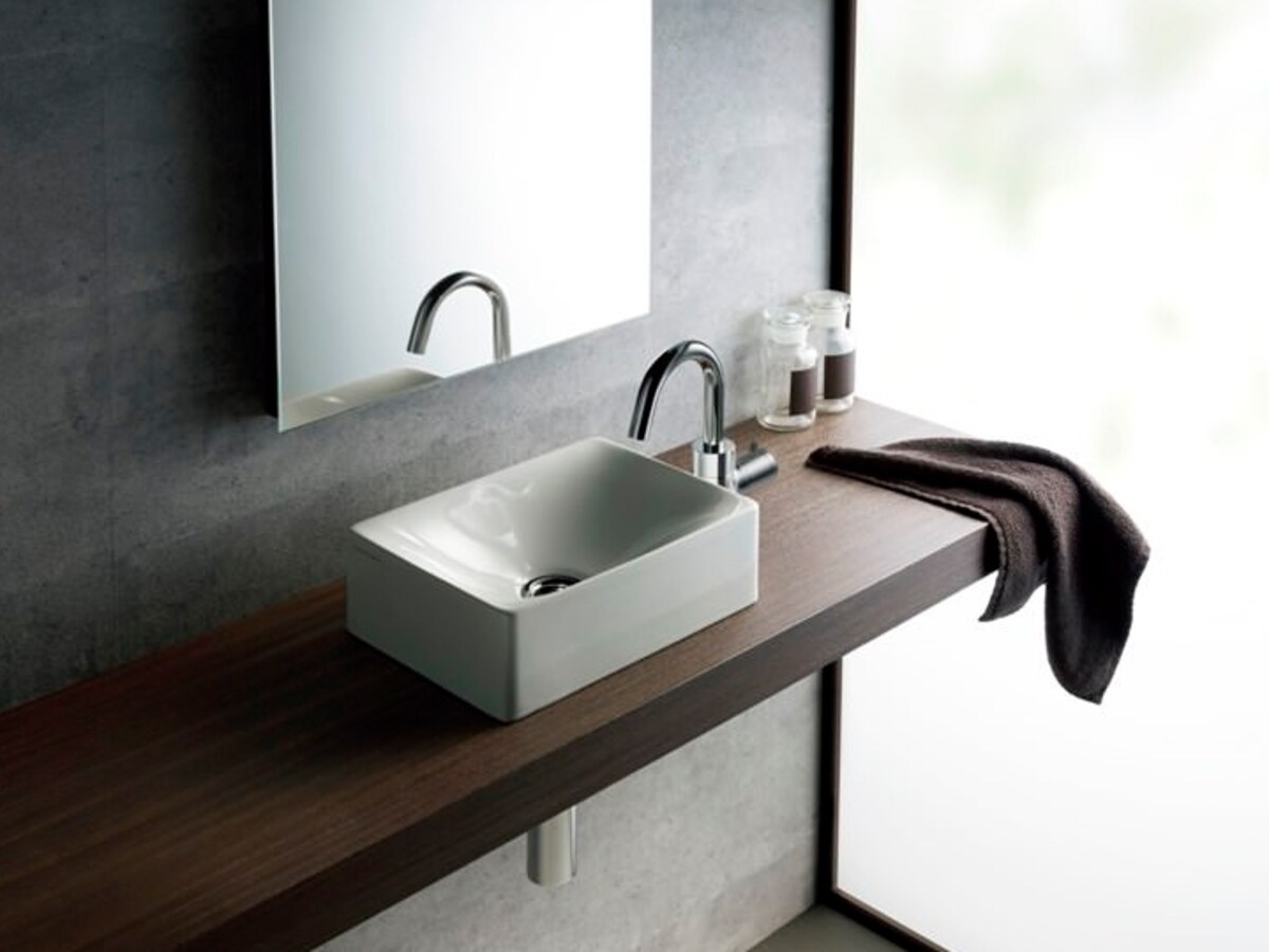 限られたスペースのトイレ空間にもプランニングしやすいコンパクトなベッセルタイプの手洗器。[SB1503]　 セラトレーディングhttps://www.cera.co.jp/