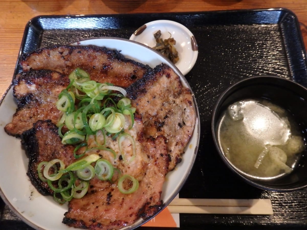 野さかの豚みそ丼