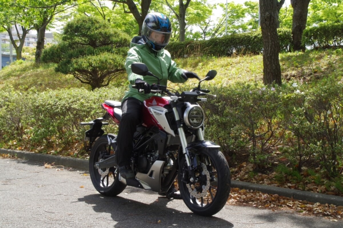 上下着用してみましたがストレッチ素材なので動きにくさは皆無