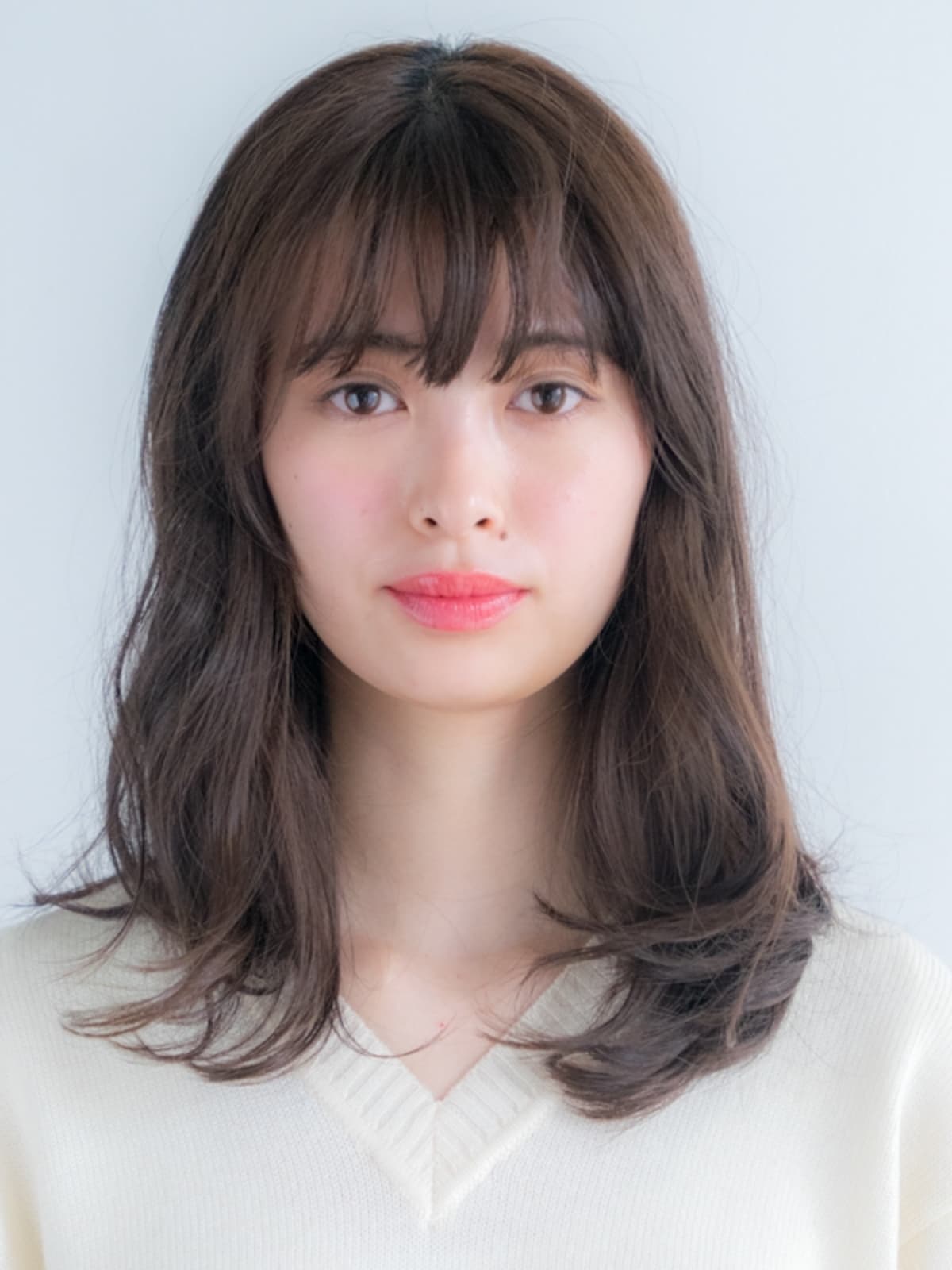 胸上のローレイヤーセミロング