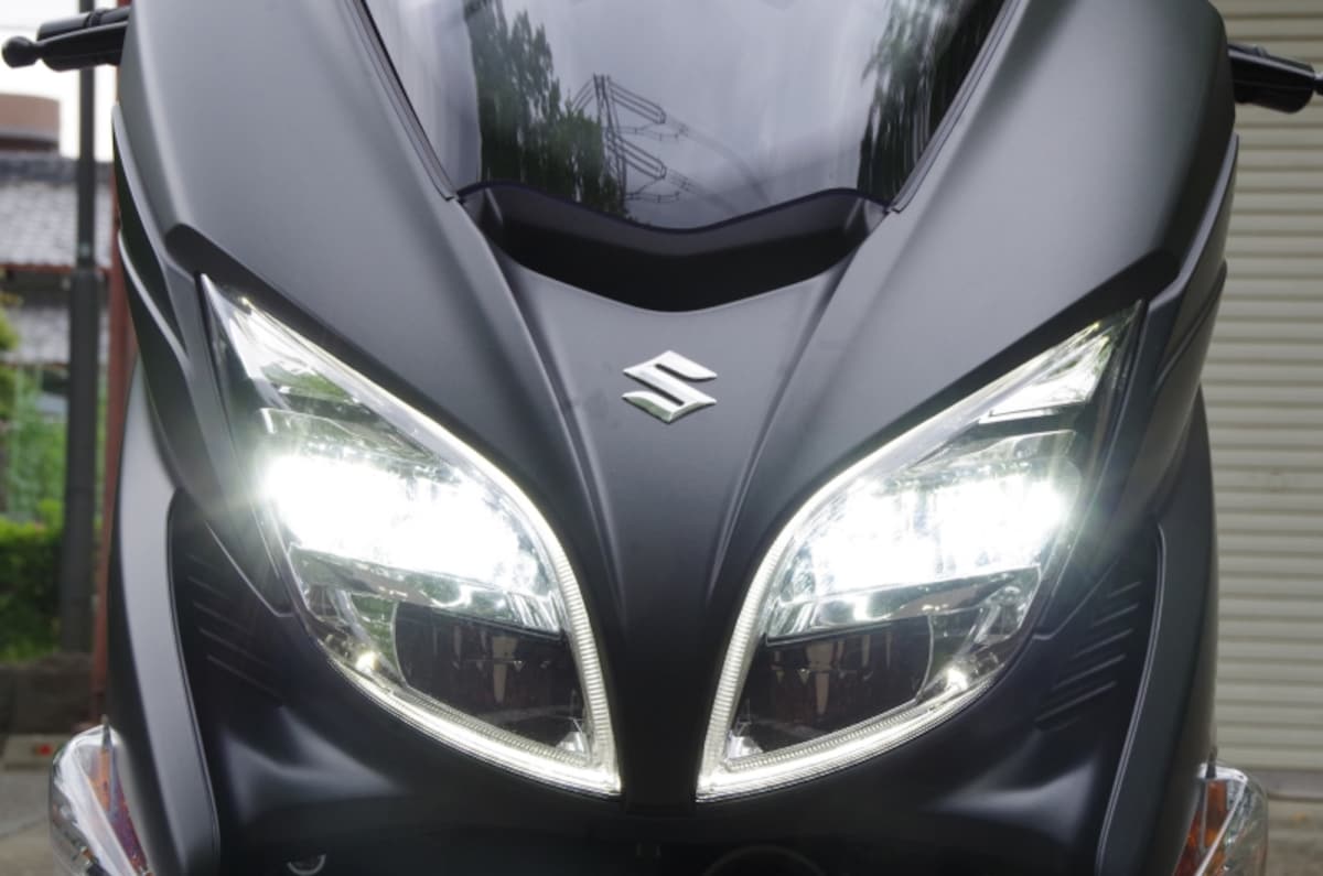 バーグマン400のLEDヘッドライト
