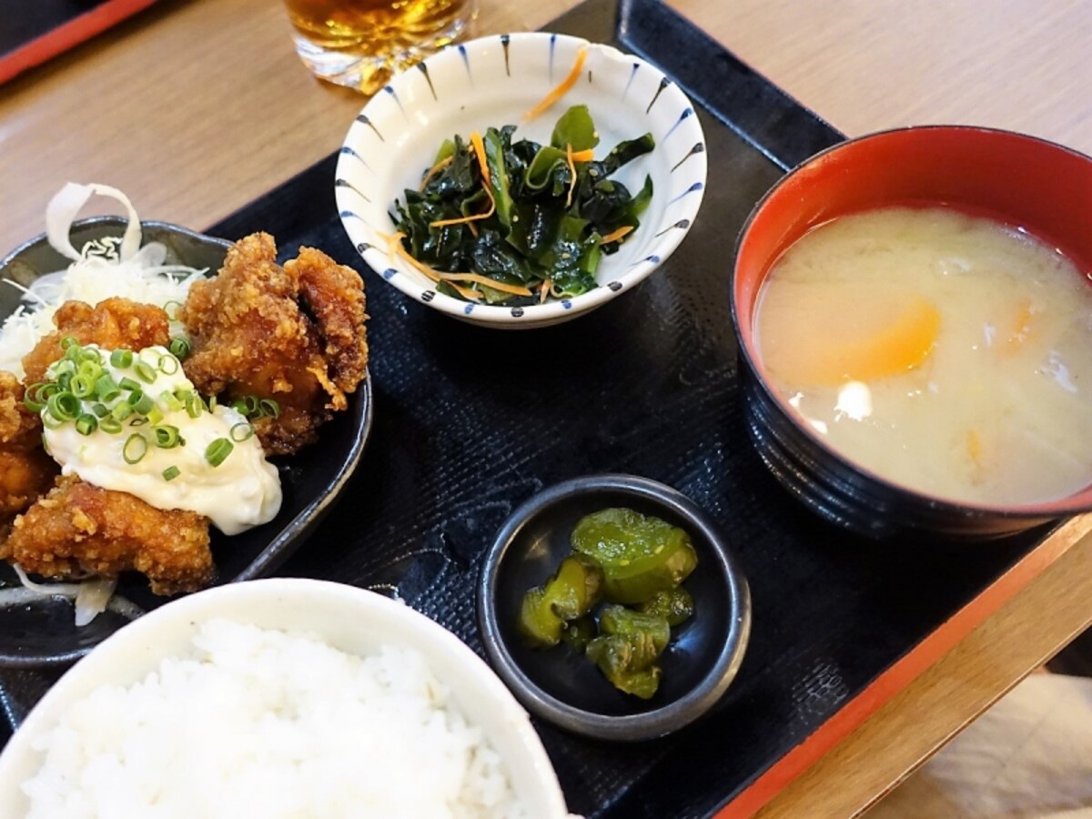 ご飯とさつま汁はおかわり自由