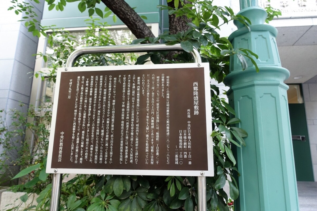 書生15人、下男7人、猟犬を数頭飼っていた