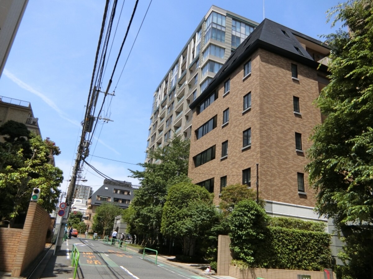 番町文人通りの街並み