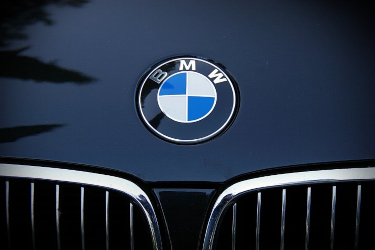 BMWは全車、今でもプロペラがをボンネットの先端に装着。それがBMWの歴史に対するプライドだ。