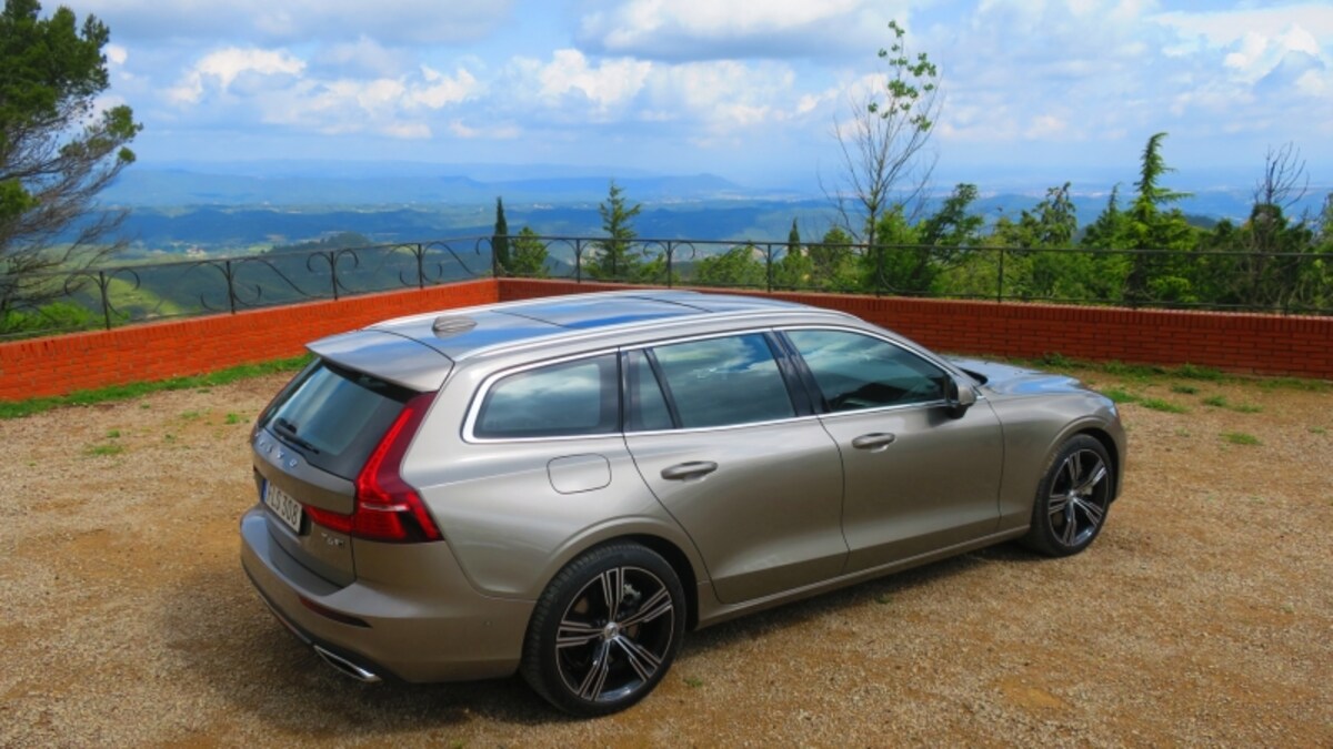 V60、後ろ姿もカッコいい