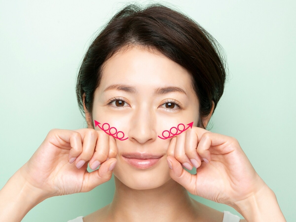 こすらず、優しくもみほぐす。15秒を目安に。