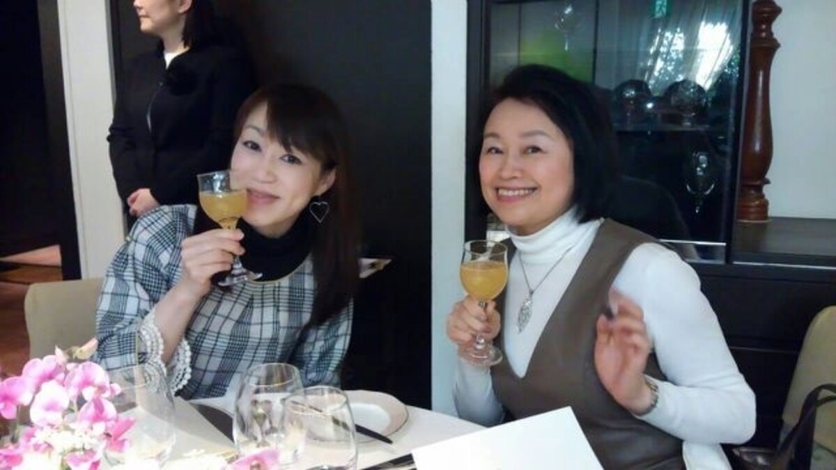写真右の長場典子さん。懸賞達人のお友達と懸賞でゲットしたオテルドミクニで撮影。愛称はガバちゃん。懸賞でマンションを手に入れた、懸賞歴30年のカリスマ懸賞達人