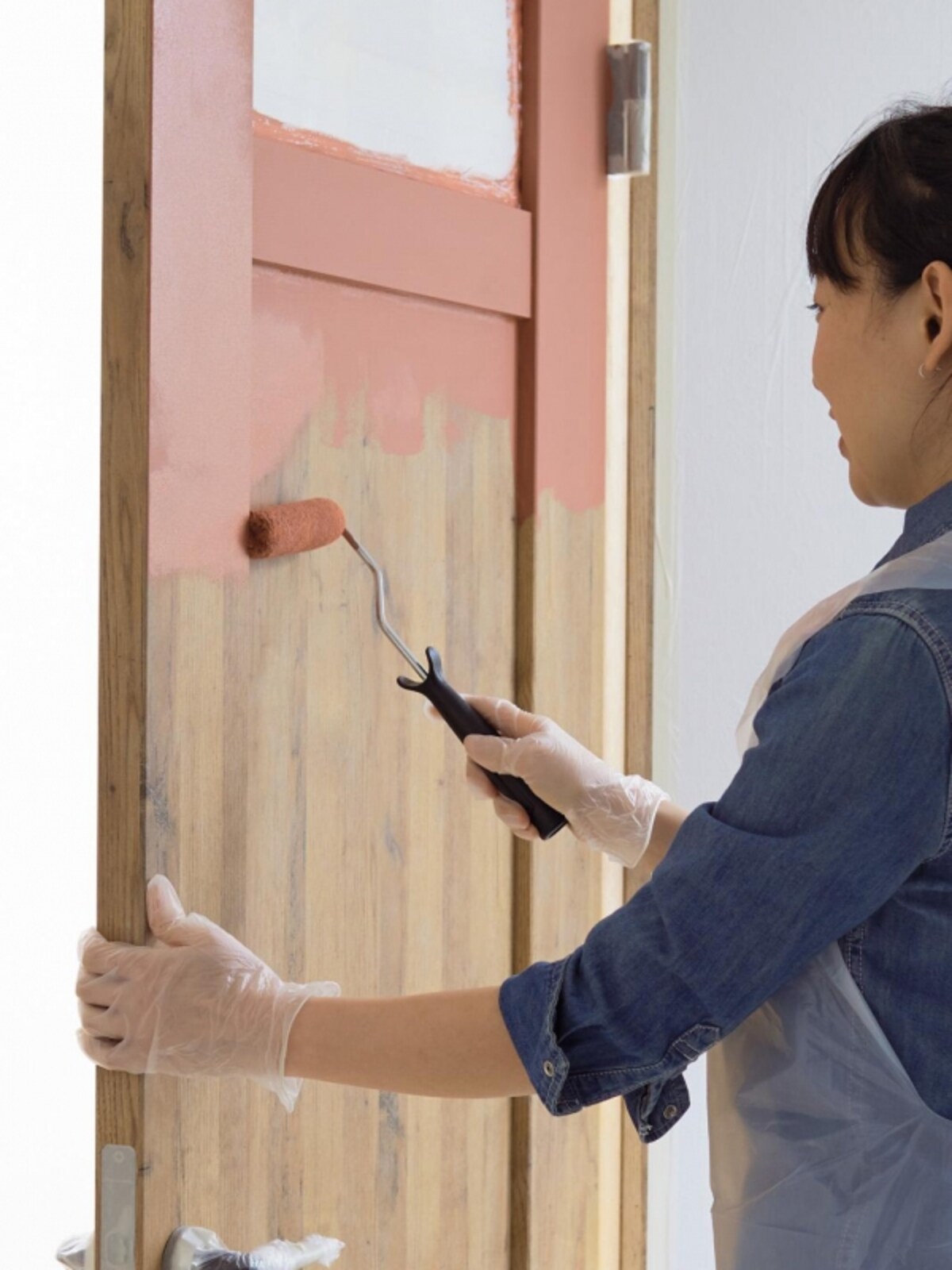 市販されている塗料で、自分好みの色に塗ることでができる。[内装ドア VERITIS（ベリティス） CRAFT LABEL （クラフトレーベル）]　 パナソニック エコソリューションズ　http://sumai.panasonic.jp/