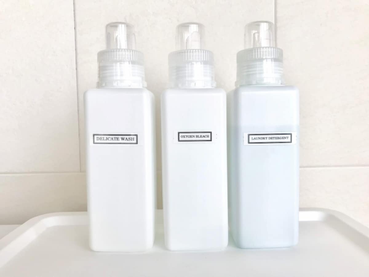 セリアのおしゃれ収納グッズ：セリアの洗剤詰め替えボトル