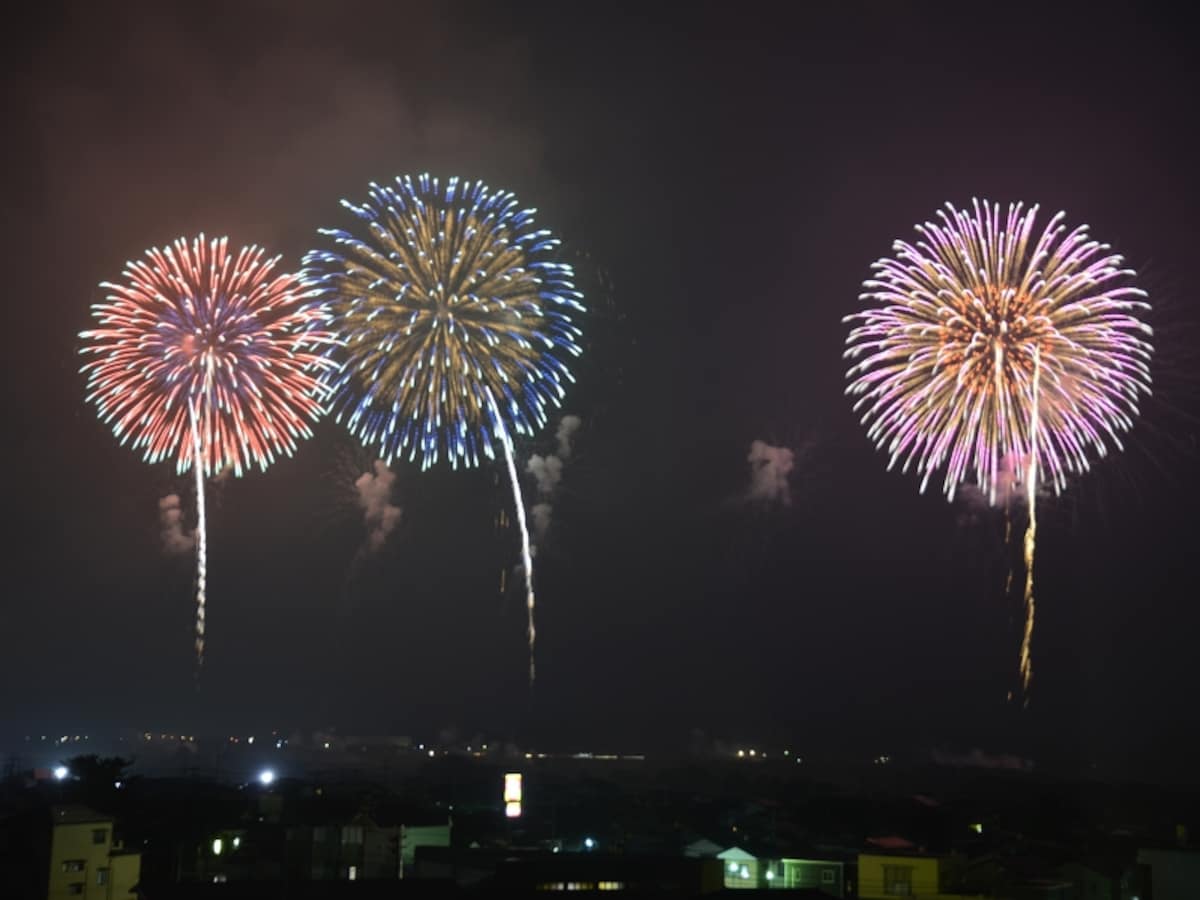 アメリカ各地で一斉に花火大会が行われるのはこの日だけ