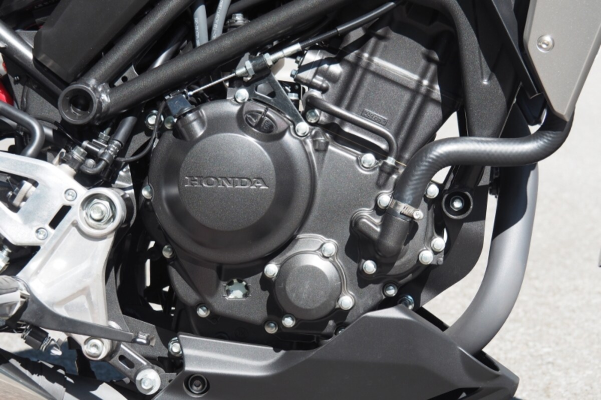 CB250Rに搭載されるDOHC・4バルブ　単気筒エンジン
