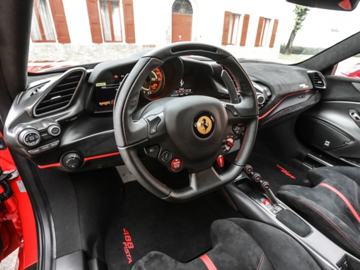 フェラーリ 488ピスタ