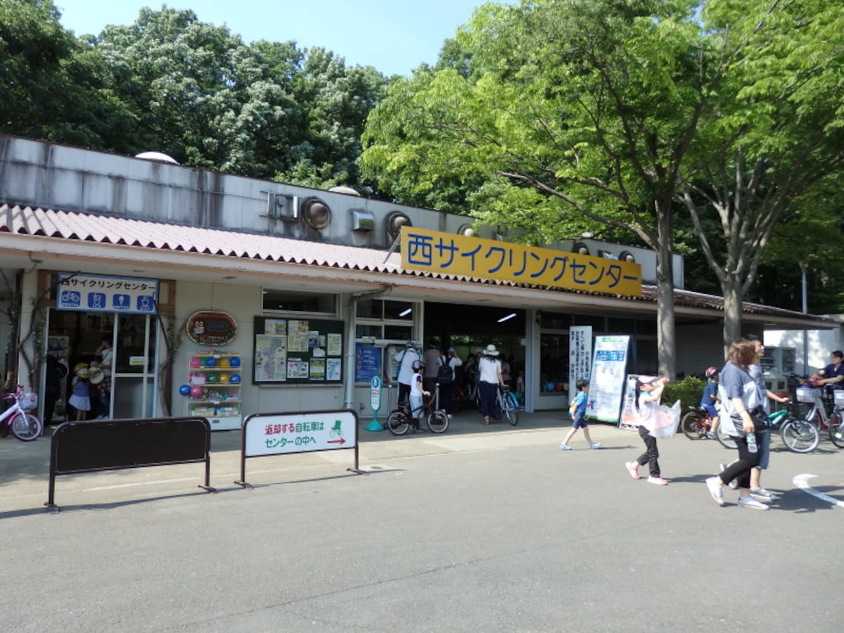 自転車のレンタルを行うサイクリングセンター