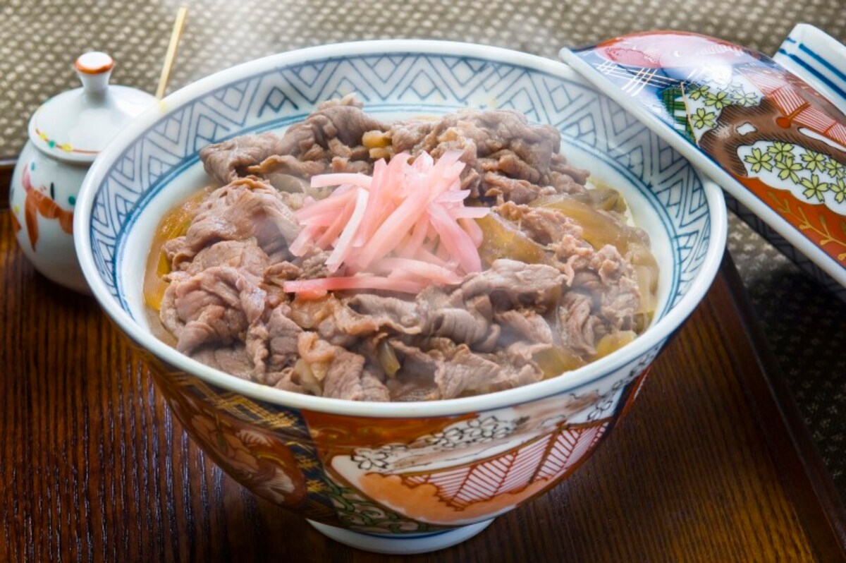 みんな大好き！牛丼のお食事優待券、株主優待ランキング発表です！利回りはもちろん、使いやすさの面なども考慮しました！牛丼チェーンをよく利用する皆様は必見のランキングです！