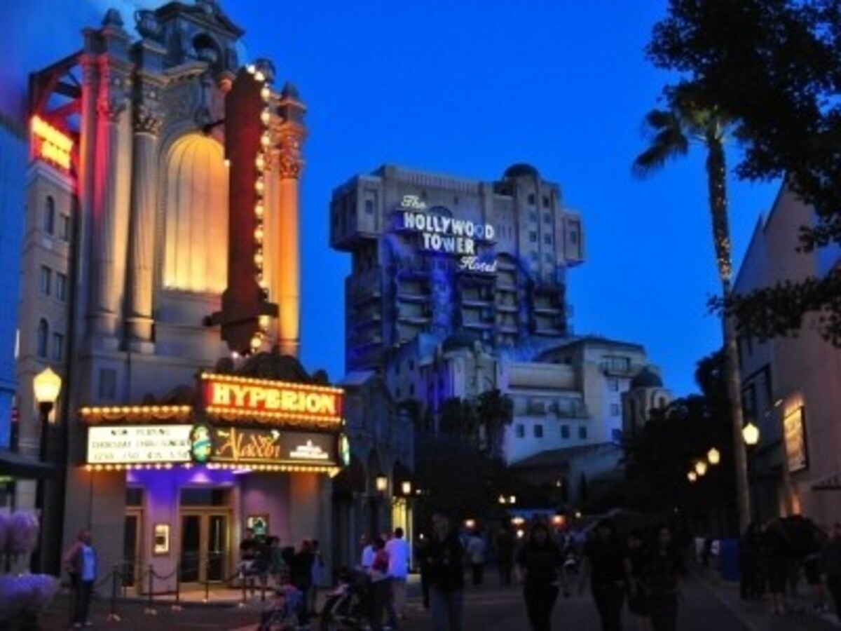 カリフォルニアディズニー　夜間のライトアップ