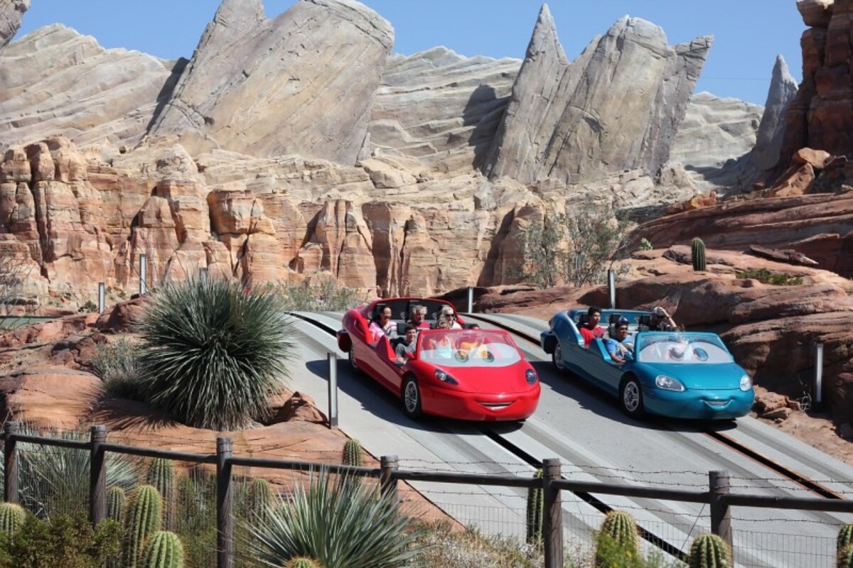 カリフォルニア　ロサンゼルス　ディズニー　カーズランド