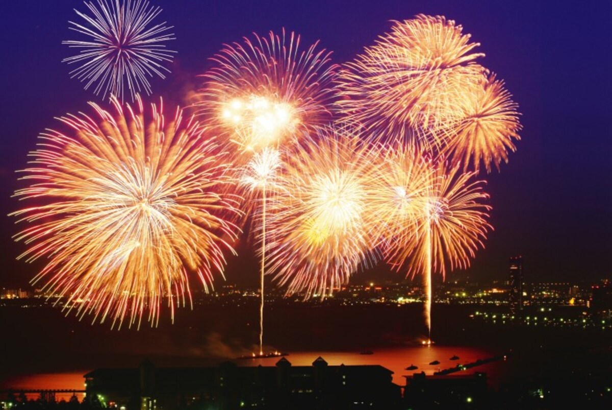 夏の風物詩といえば花火大会です！でも、鑑賞席って意外と取れなかったり、取るのを忘れてしまいますよね。そこで活用したいのが花火大会鑑賞券の株主優待です！