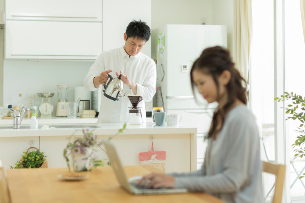 お互いに好きなことをする夫婦