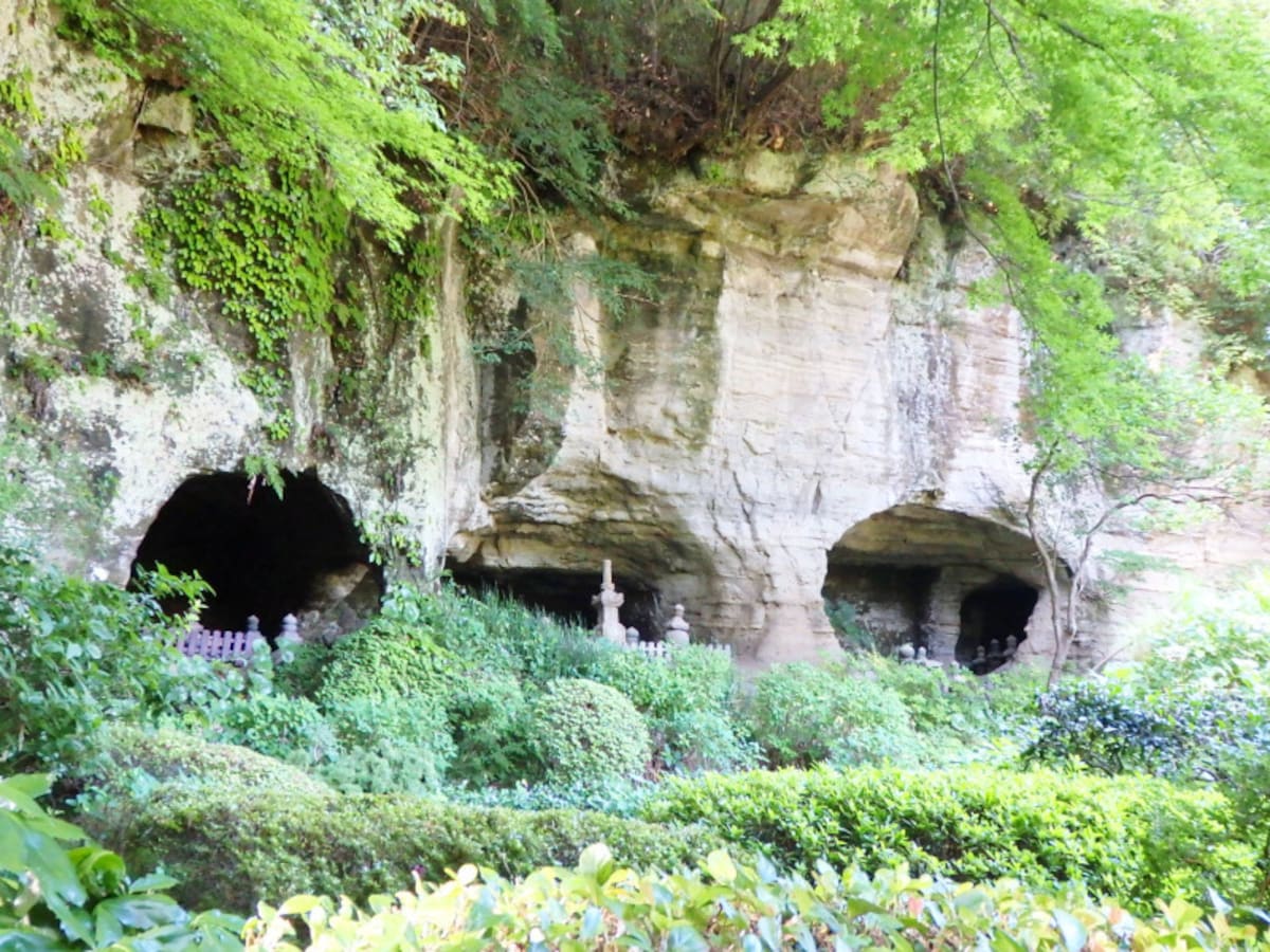 中世の武士や僧侶のお墓「やぐら」