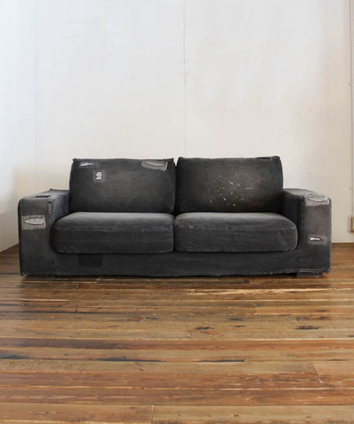 journal standard Furniture（ジャーナルスタンダードファニチャー）のFRANKLIN 2P（Damage DENIM BLACK）税込194400円（画像は公式通販・ BAYCREW’S STOREより引用）