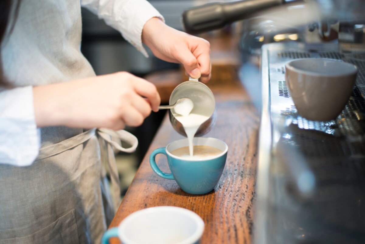 ホットのカフェラテには「フォームドミルク」を使用します