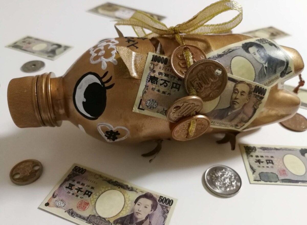 ペットボトル工作で小ブタのラッキー貯金箱がこれでできあがりです！