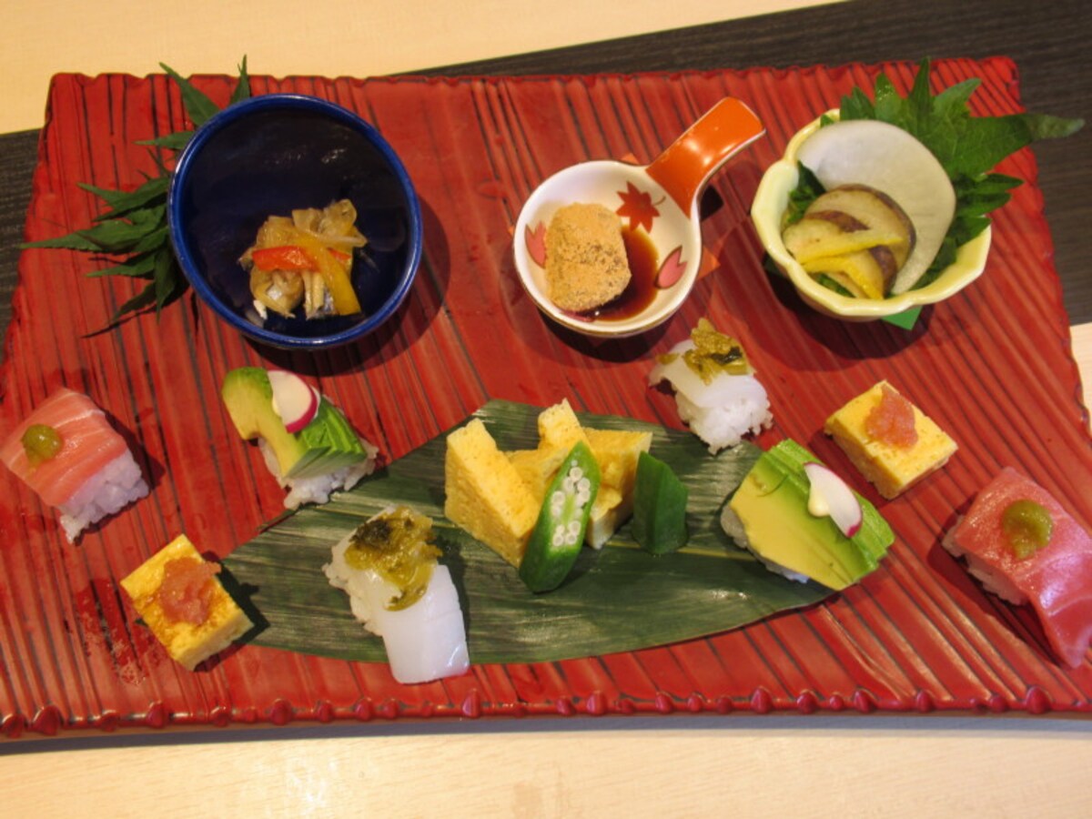 初夏のミニ寿司プレート