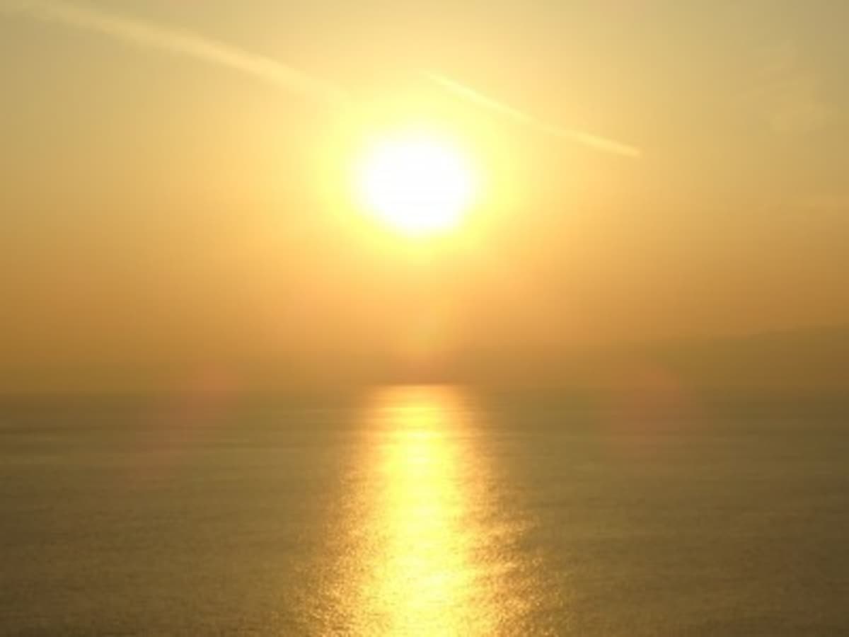 海に沈んでゆく夕陽