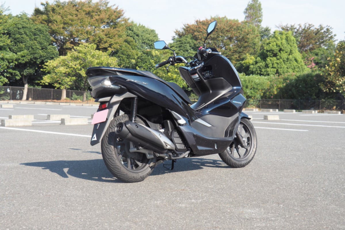 PCXハイブリッドリアビュー